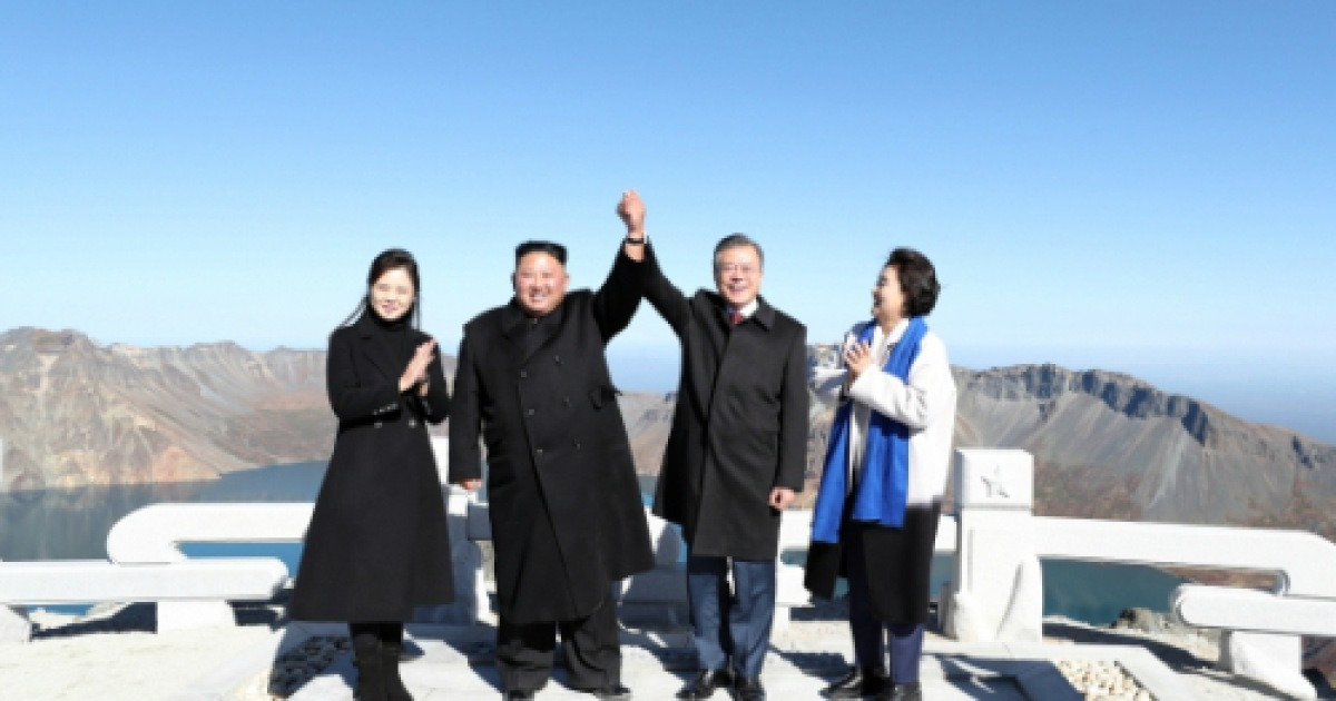 리설주 여사가 백두산 천지서 언급한 '만병초'..식약처 '식용 불가' 지정