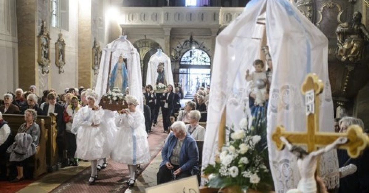 HUNGARY TRADITIONS BELIEF