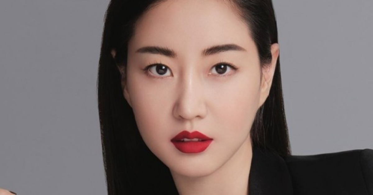Kim Sa-rang embraces sexy look for Vogue