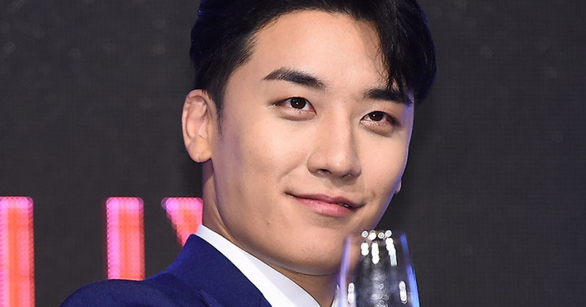 [엑's HD포토] 승리 '치얼스'