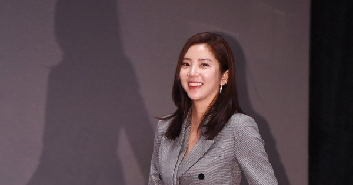 손담비, 그림자 태도 완벽 (배반의 장미 언론시사회)