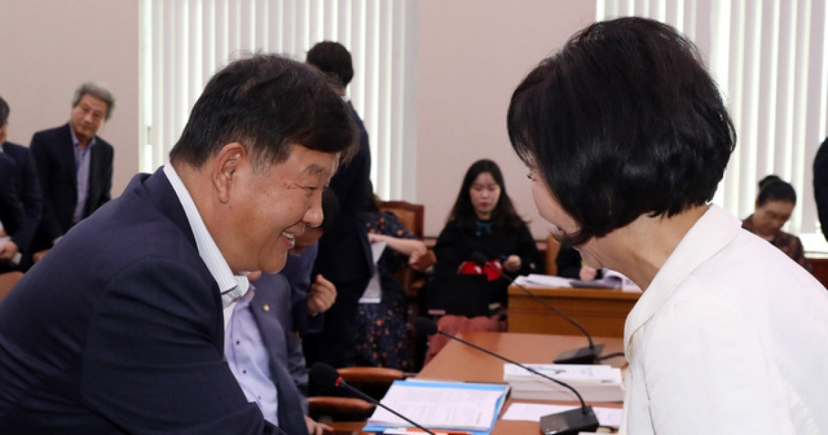 악수하는 손혜원-노태강