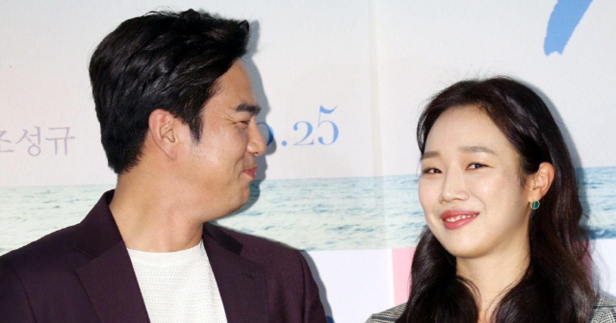전석호-정연주, 팔장끼고 '연인처럼' (늦여름 언론시사회)