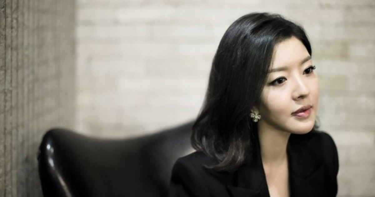 '강용석과 소송취하서 위조' 도도맘..미인대회 출신 파워 블로거