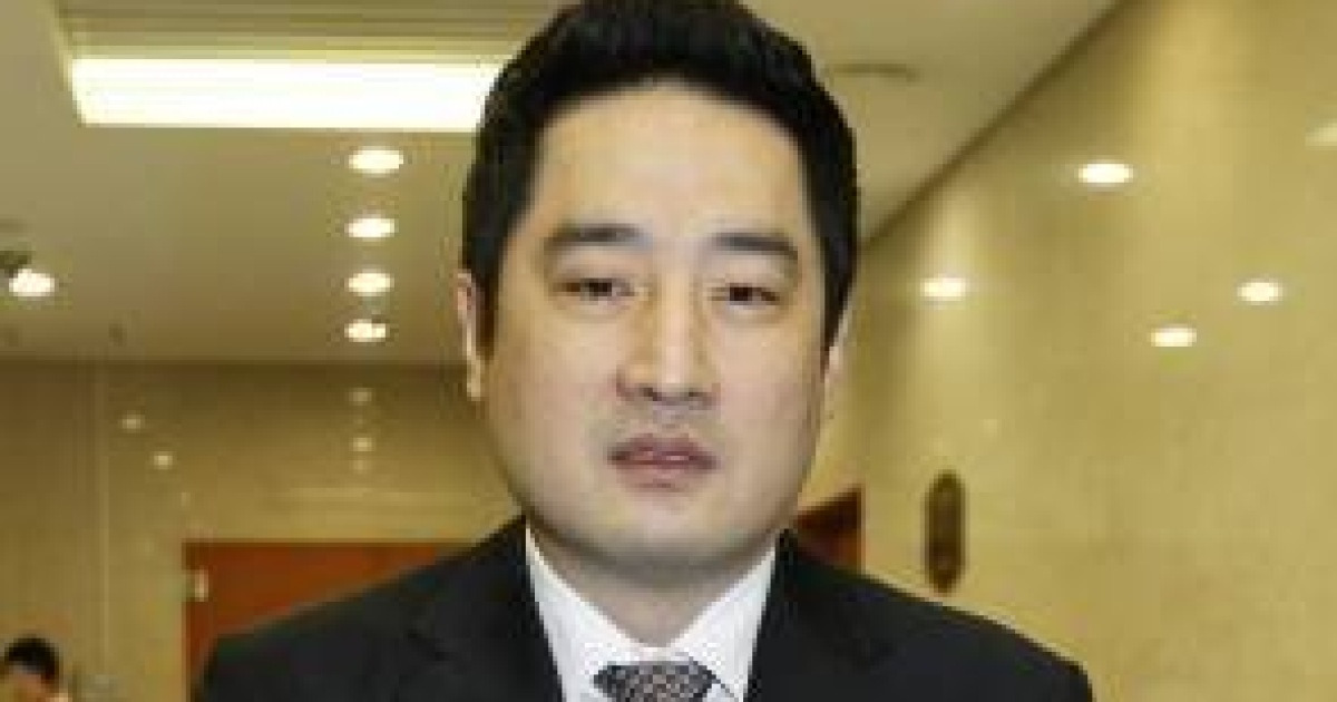 강용석, '불륜 도도맘 김미나' 사문서위조..징역 1년 법정 구속