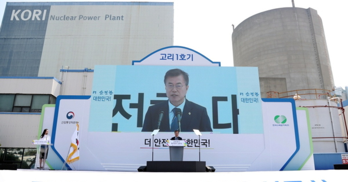 文대통령 '지방경제' 행보..새만금 정책 갑론을박