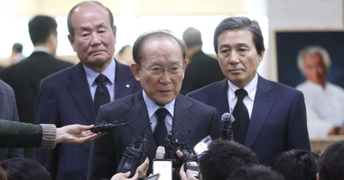 이회창 전 총리, 故신성일 조문..