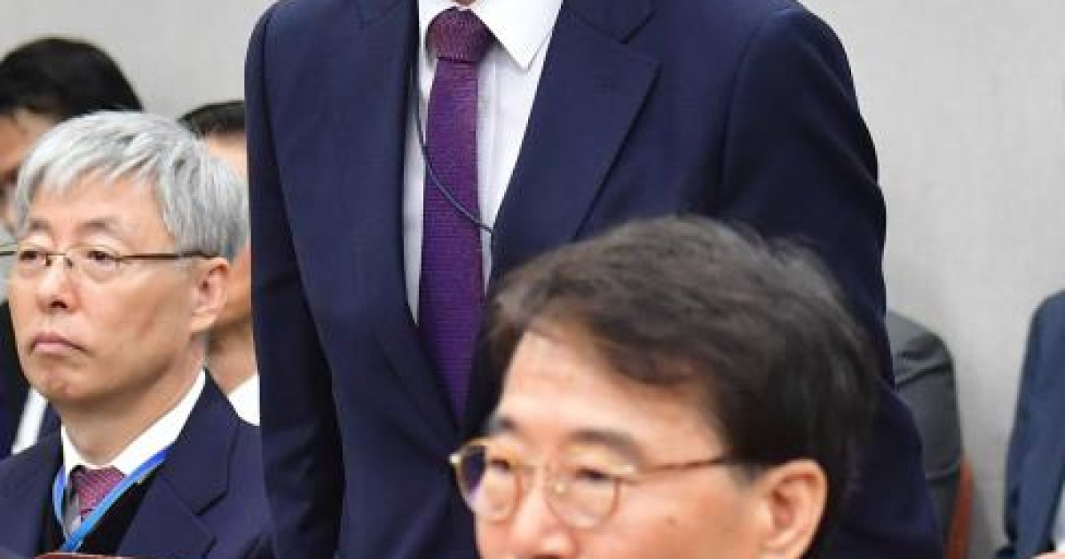 국정감사 출석한 김수현 사회수석
