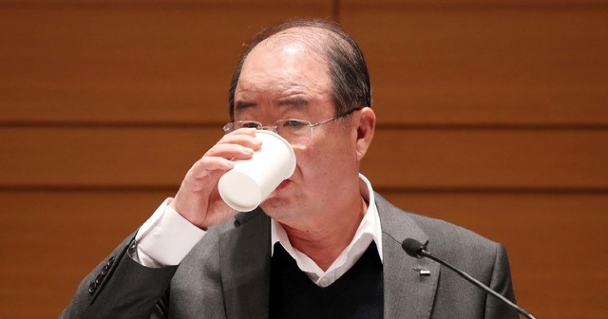 물마시는 정성립 대우조선해양 사장