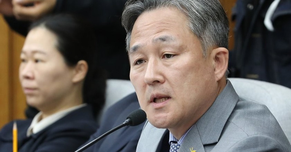 사개특위, 질의하는 표창원