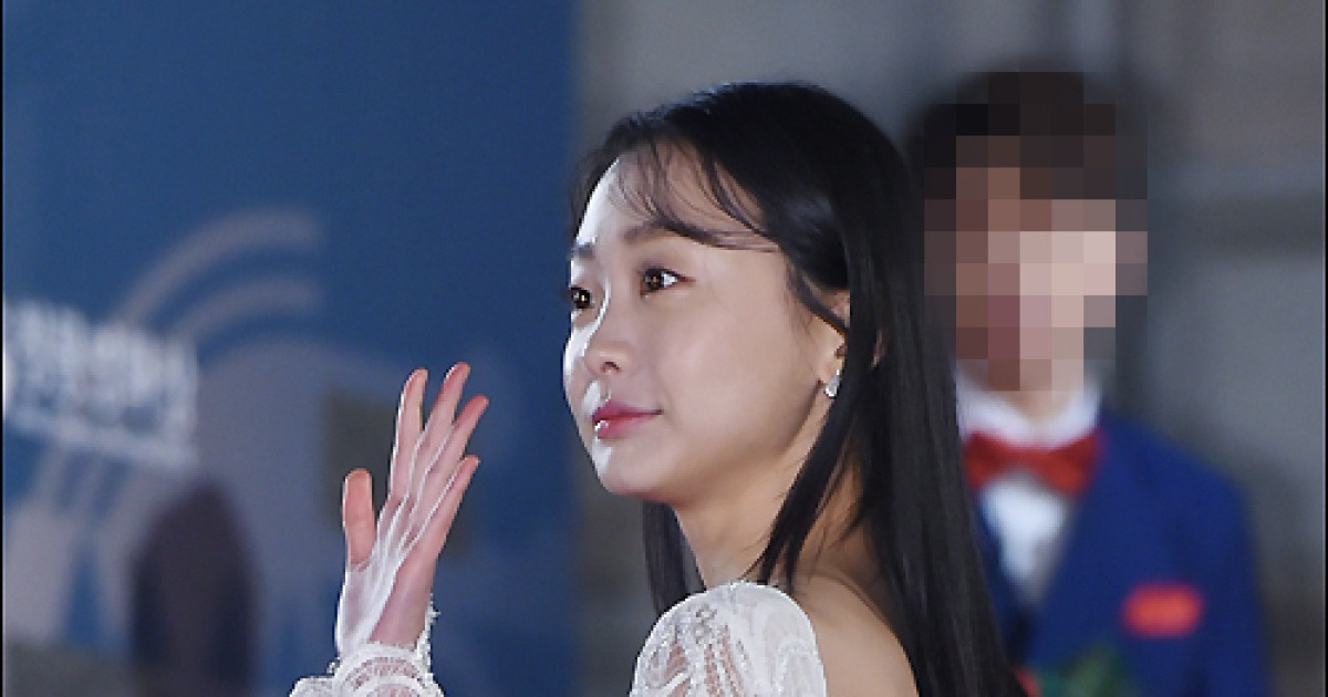 MD포토] 김다미, '신인배우의 과감한 뒤태 노출'
