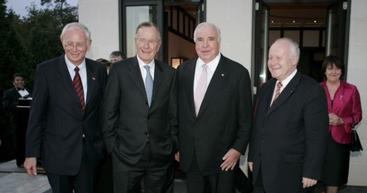 (FILE) USA OBIT GEORGE H.W. BUSH