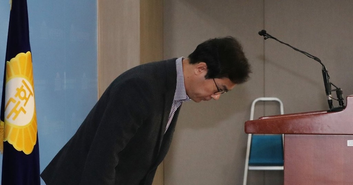 인사하는 김영우 의원