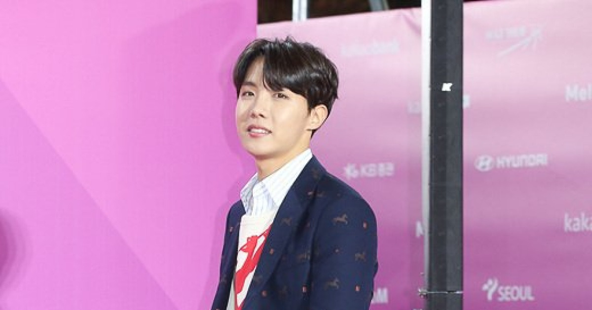[포토] BTS 제이홉, '남다른 세미정장 자태~역시 패셔니스타'