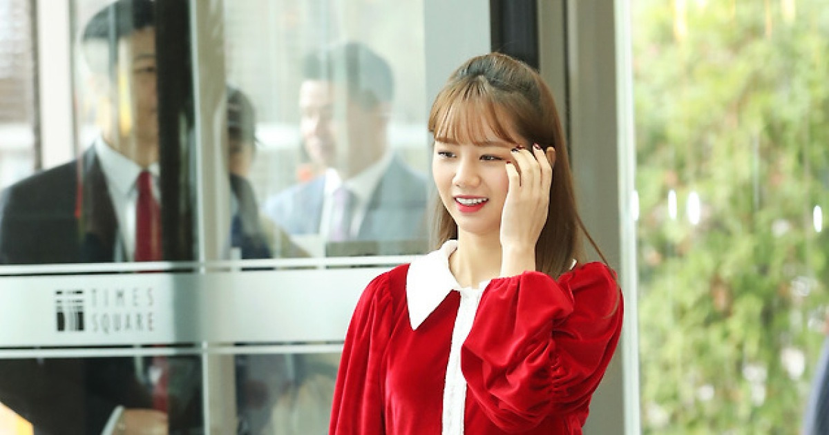 헤리, 미녀 산타의 수줍은 입장