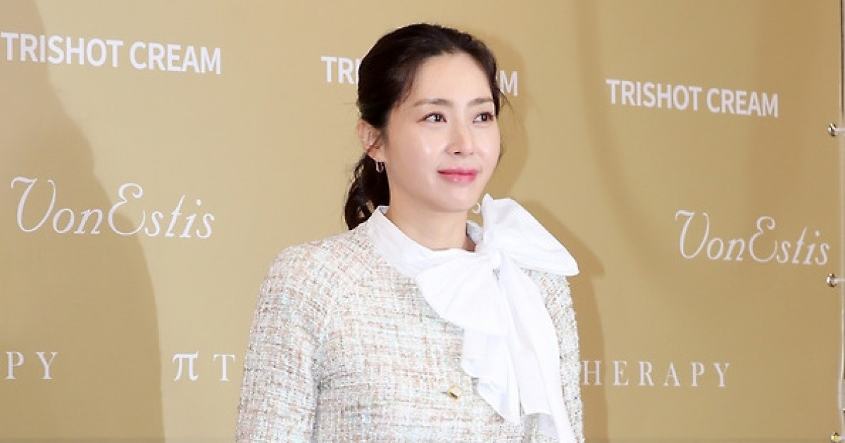 포토]송윤아, '청담동 며느리 룩'