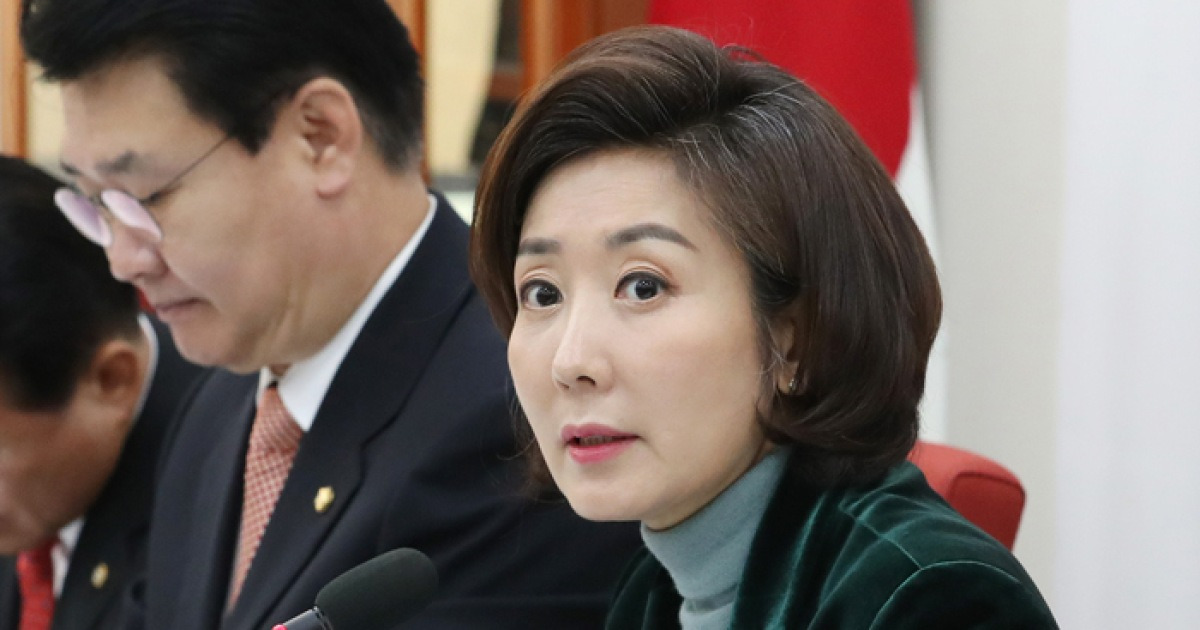 나경원, 한국당 의원들에 '오늘밤 김제동' 출연 금지령'