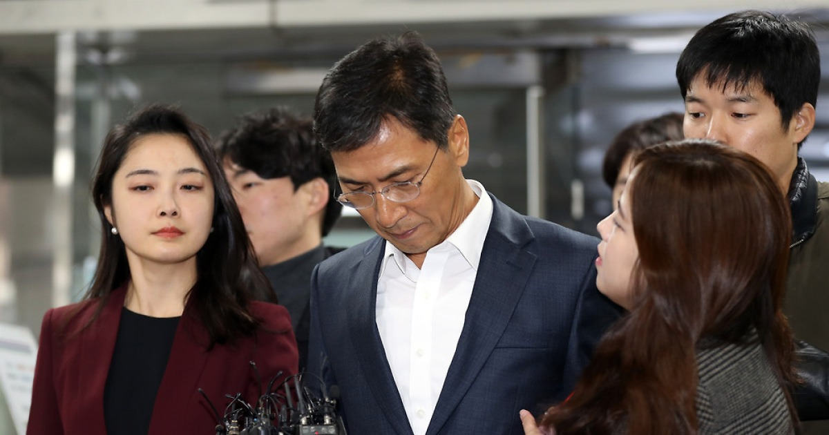 4개월 만에 나타난 안희정 