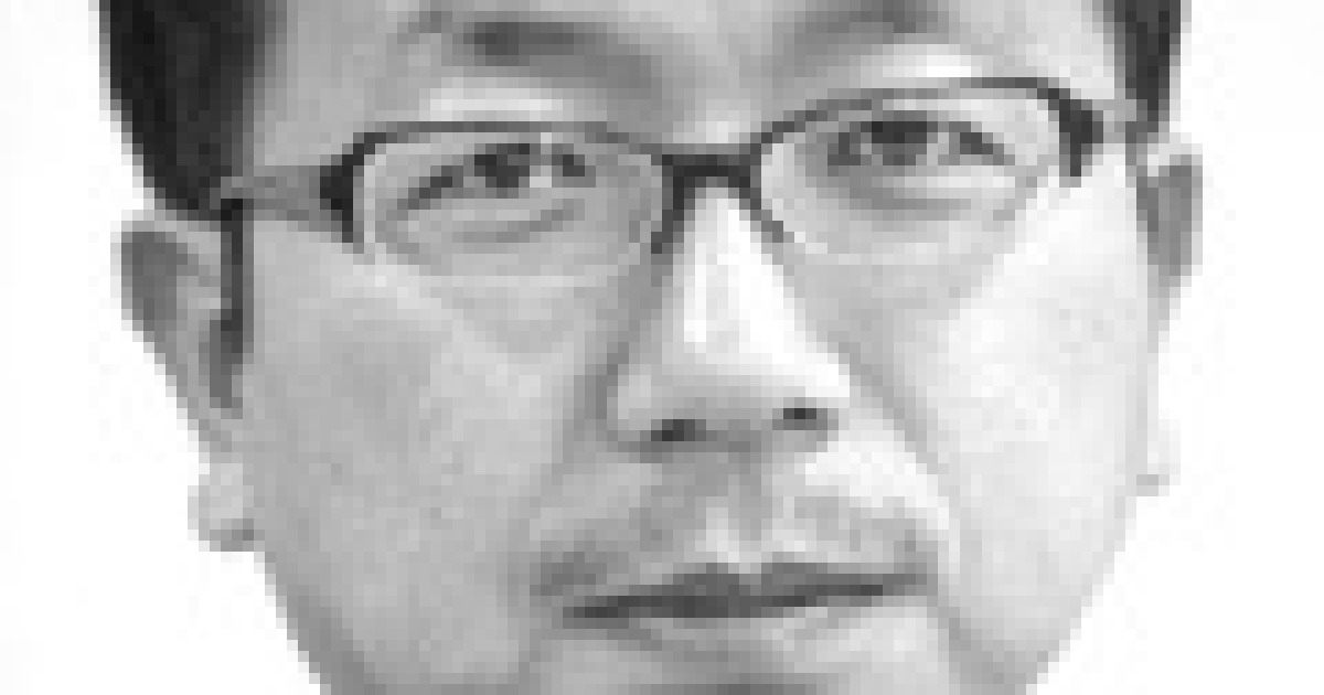 [야! 한국사회] 크리스마스 이브 마트 앞서 맥주 파티..영화 속 가장 꿀꿀한 성탄
