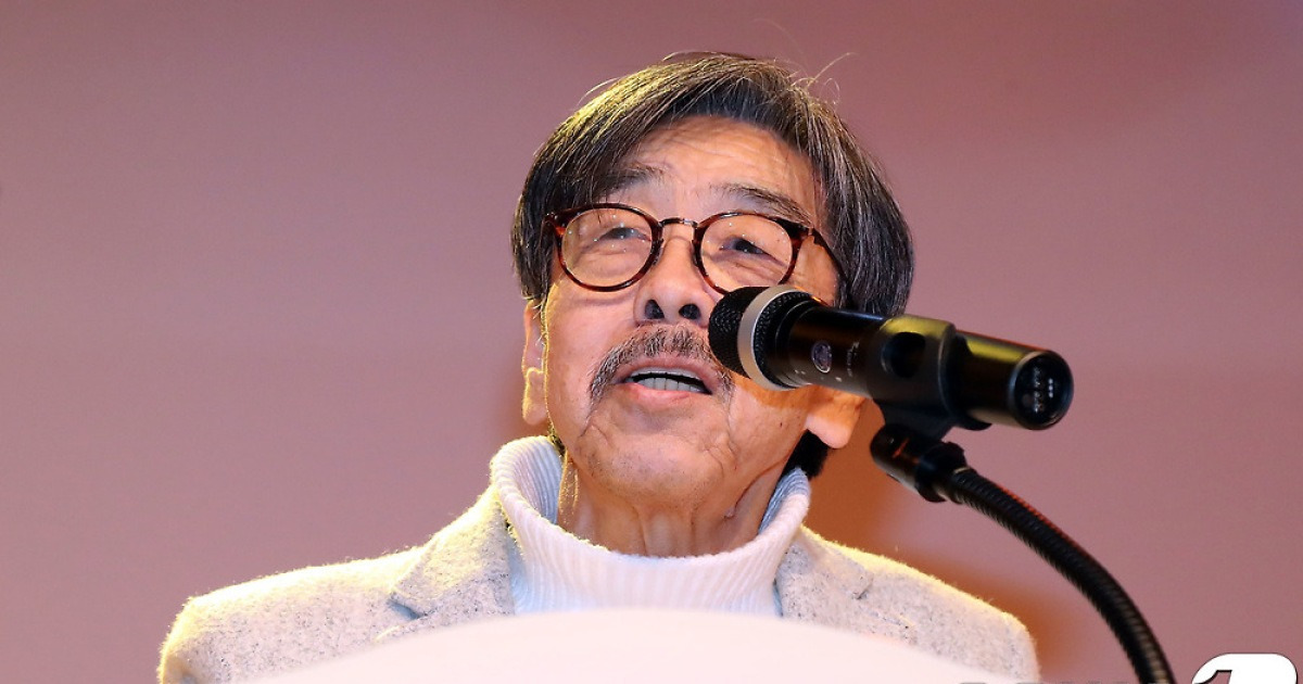 '이외수 집필실 사용료 패소' 화천군 항소 포기..