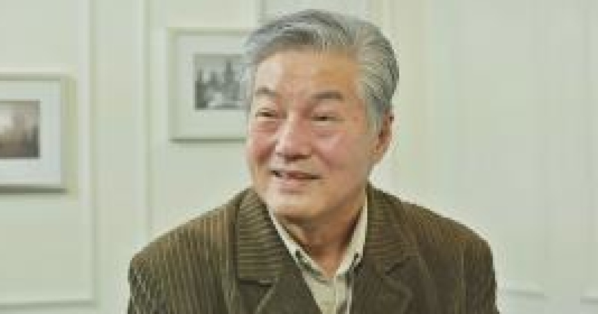 고희 맞은 한지일, 호텔 웨이터로 인생 이모작