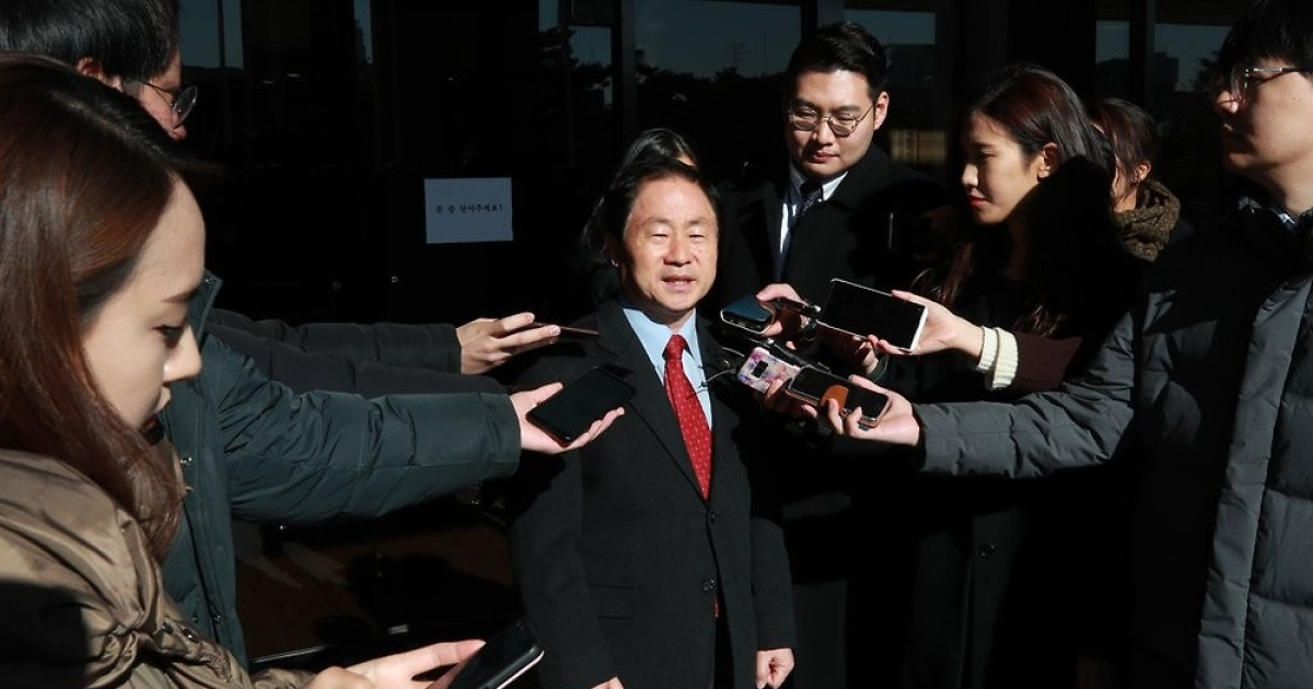 질문에 답하는 주광덕 의원