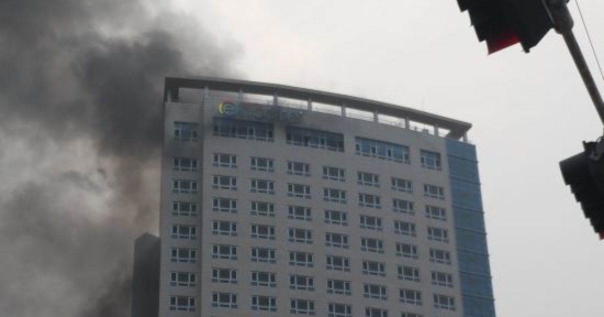 [포착] 검은 연기 '자욱'.. 천안 라마다호텔 화재 현장