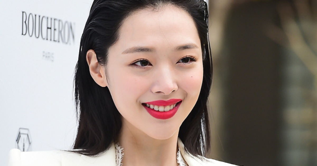 설리·정은채, '우아+고혹美' 돋보이는 비주얼..'시선 집중' [화보]