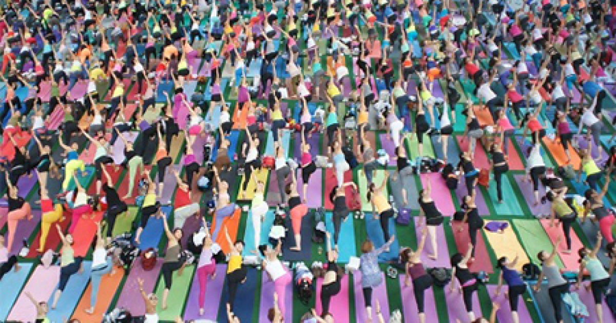 lotte-department-hosts-annual-yoga-festival-at-lotte-world-tower