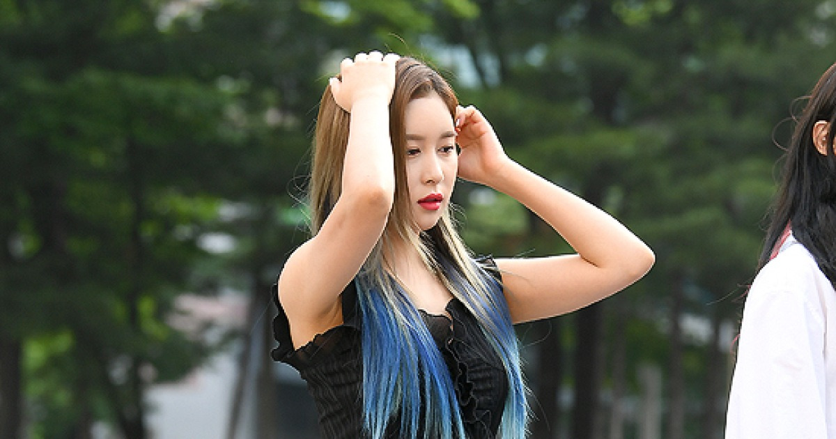 우주소녀 다영, 구리빛 복근 드러내고 [MK포토]
