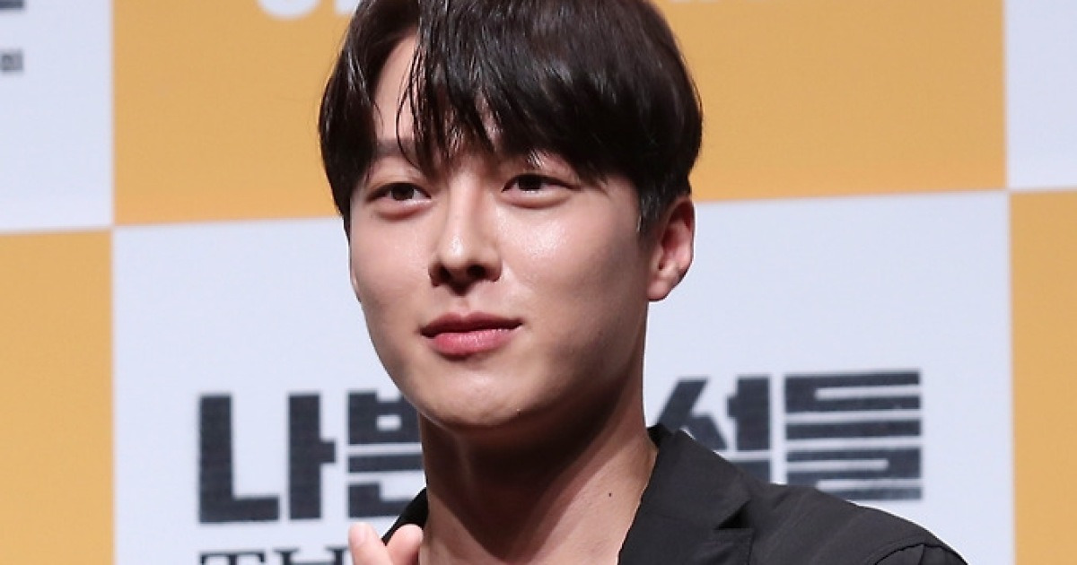 포토]장기용 '하트로 보여주는 애교(?)'