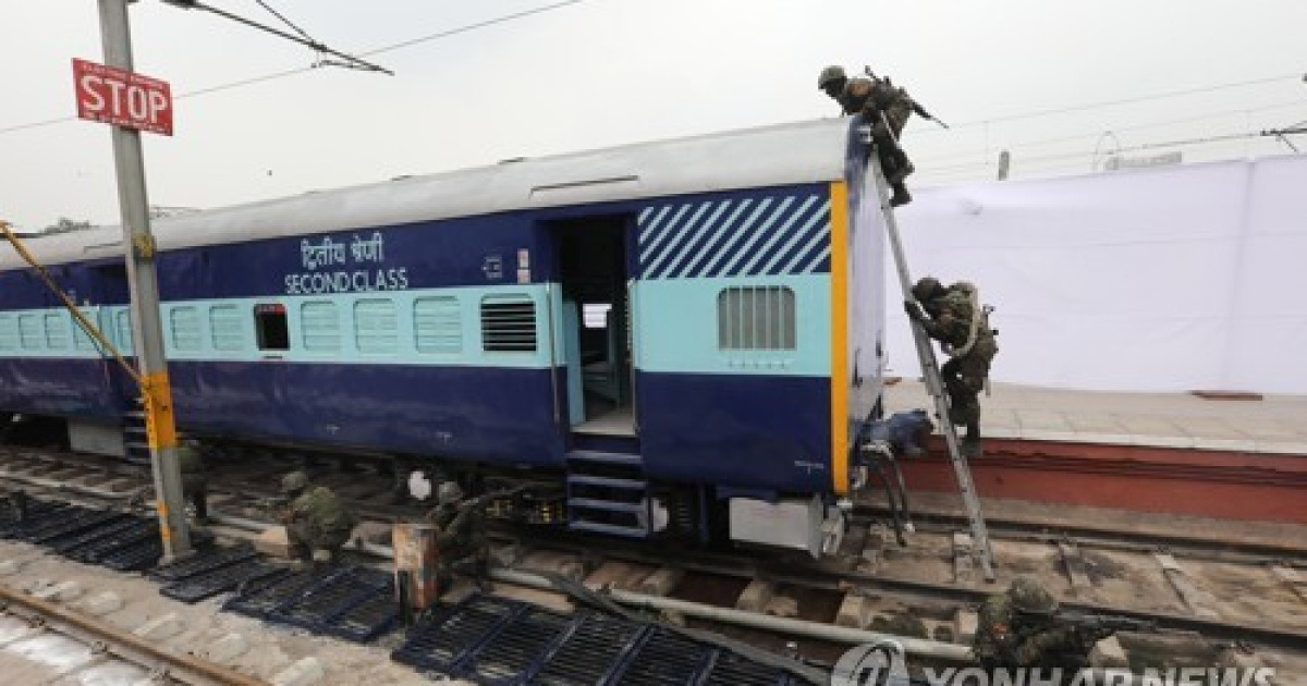 INDIA PHOTO SET MOCK DRILL BY CORAS COMMANDOS