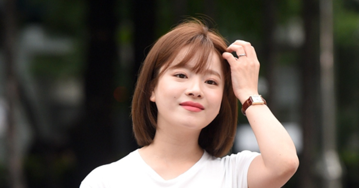 벤, W재단 이욱 이사장과 '열애 중'..