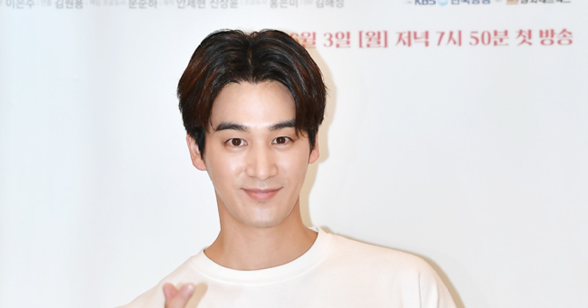 오창석 '모델 뺨치는 포즈에 심쿵하는 하트'[포토엔HD]
