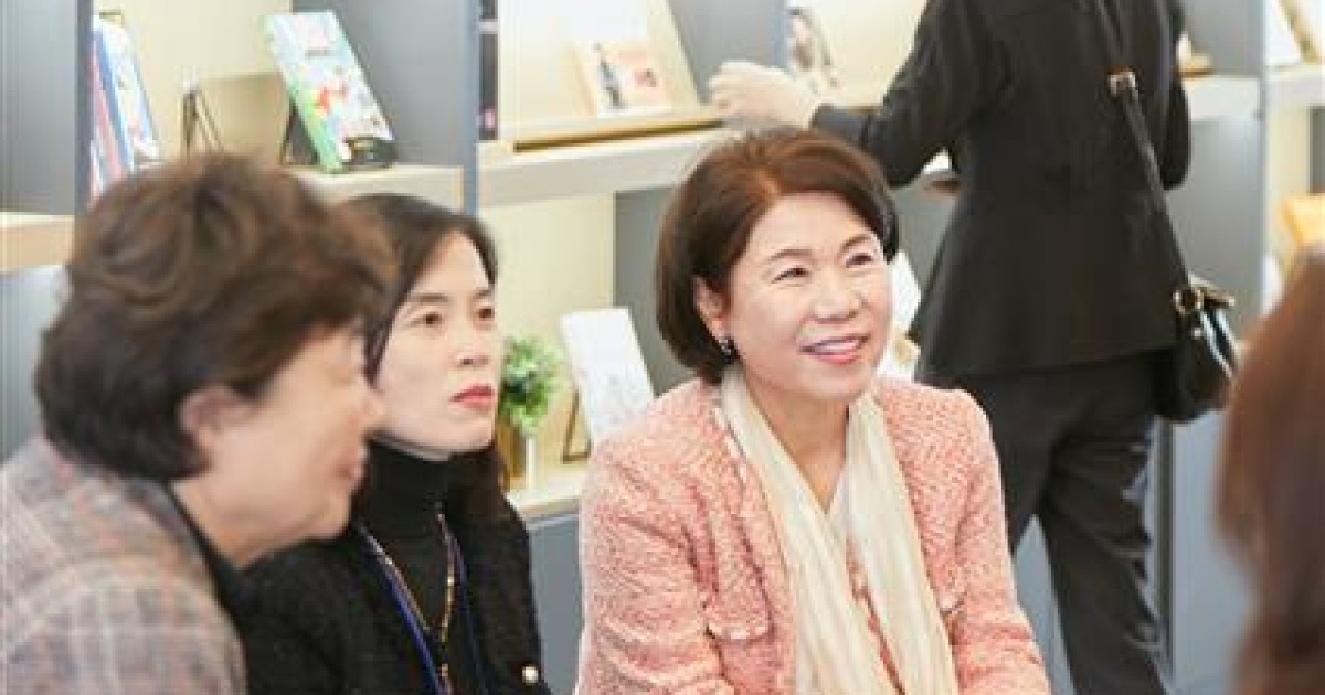 수다떠는도서관 사진
