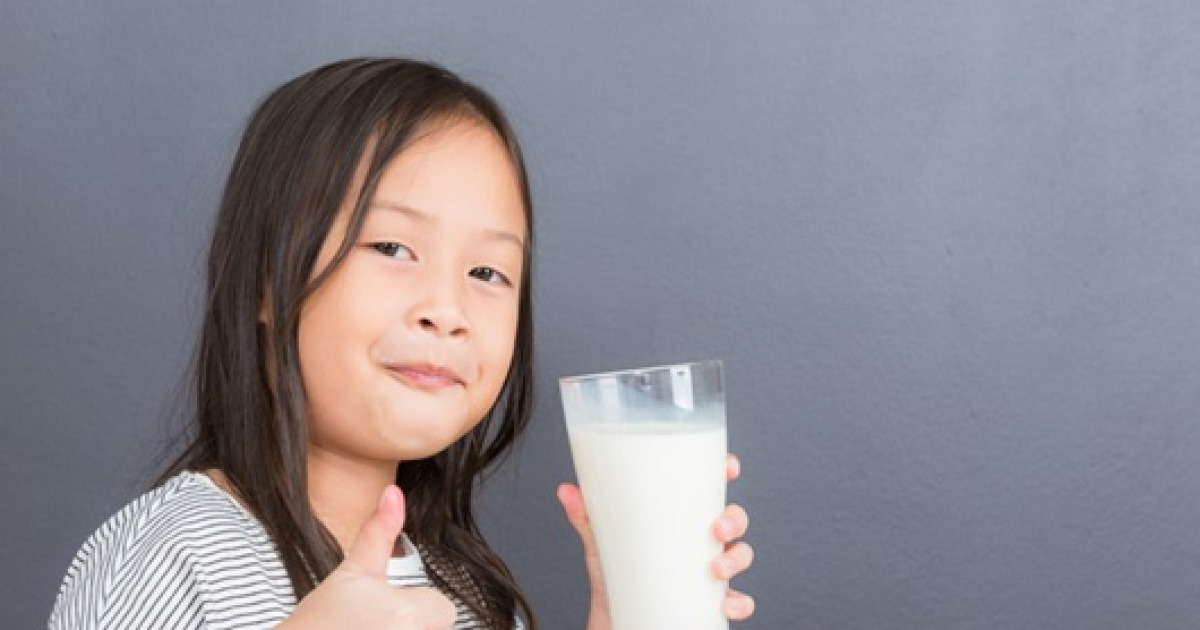 전유(Whole milk) 마신 아이, 뚱뚱해질 확률 낮아