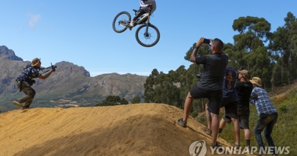 SOUTH AFRICA EXTREME MOUNTAIN BIKING