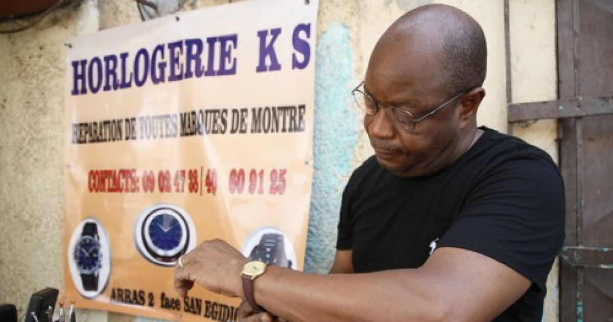 ivory-coast-photo-set-work-street-watchmaker