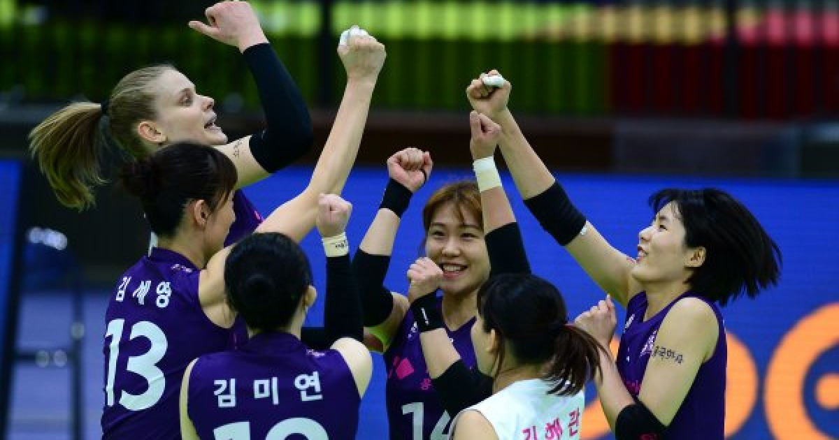 루시아-이재영 '1위 잡았다' [포토]