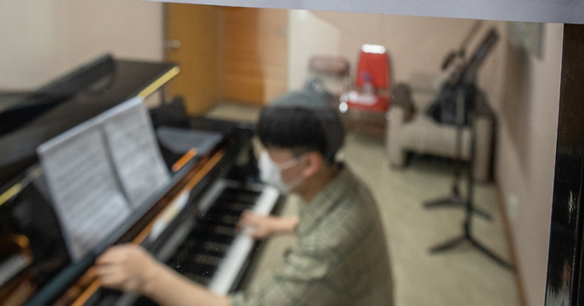 코로나19 대응 지침 붙은 서울대 강의실