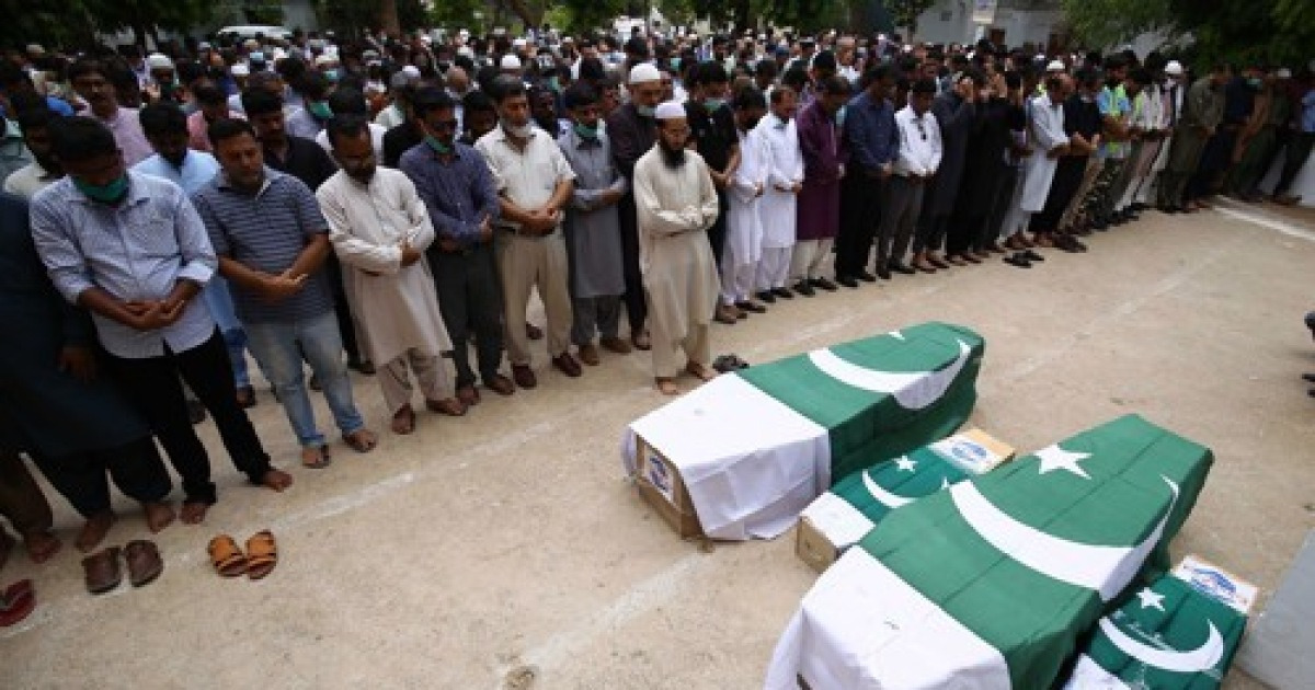 pakistan-plane-crash-funerals