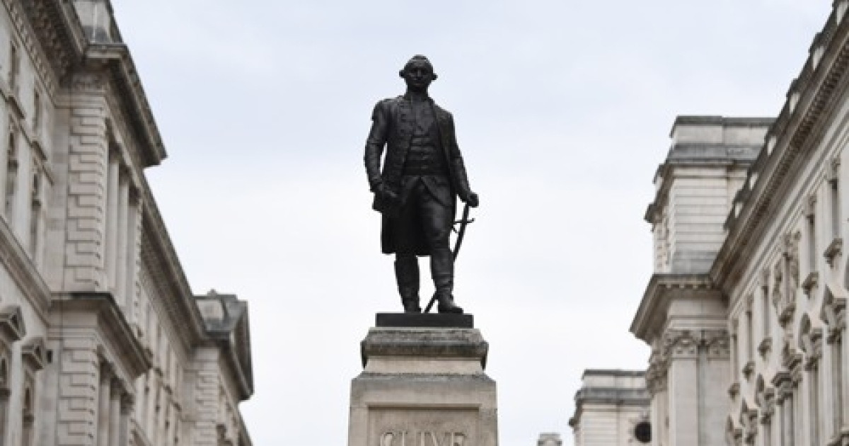 BRITAIN STATUES