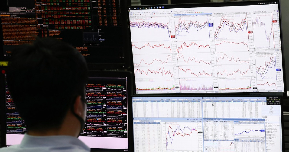 Kospi cushions losses from Wall Street plunge