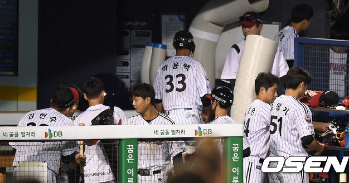 연이은 대패 LG,'아쉬운 퇴장' [사진]
