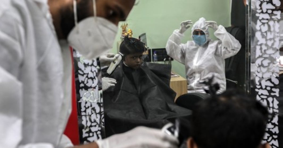 INDIA PANDEMIC CORONAVIRUS COVID19 LOCKDOWN HAIR SALONS BARBERS