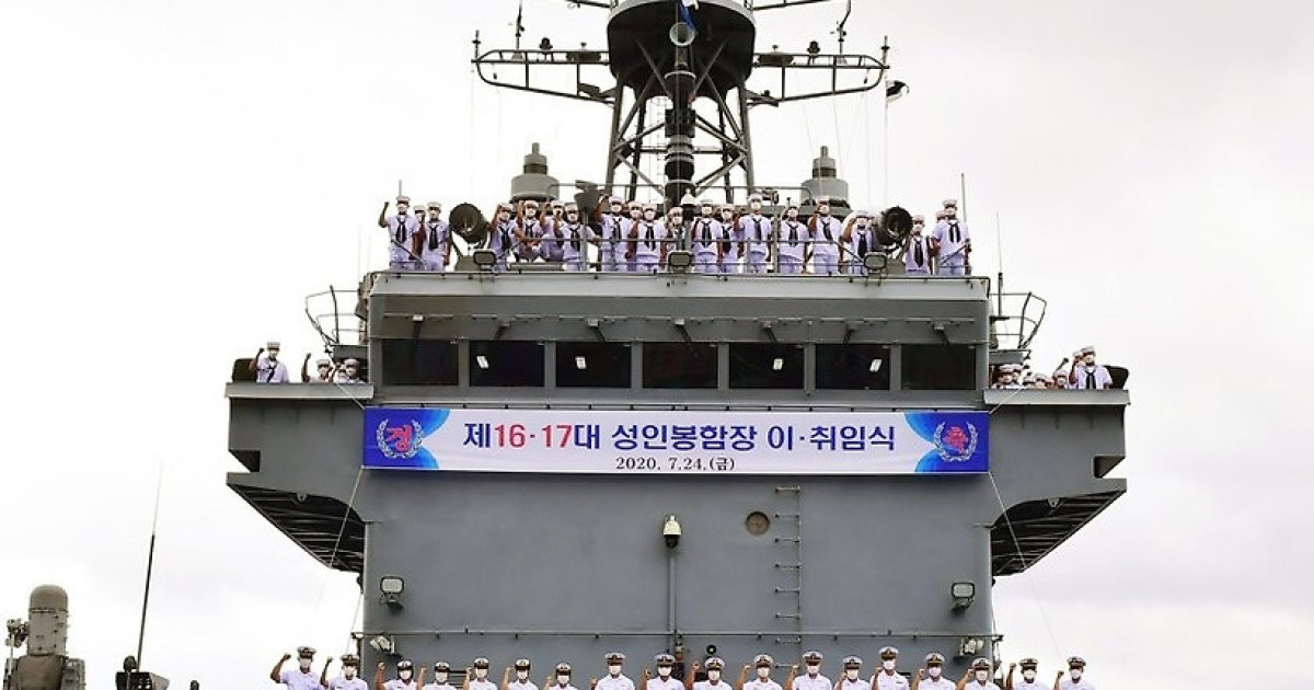 해군 최초 여성 상륙함장 안미영 중령