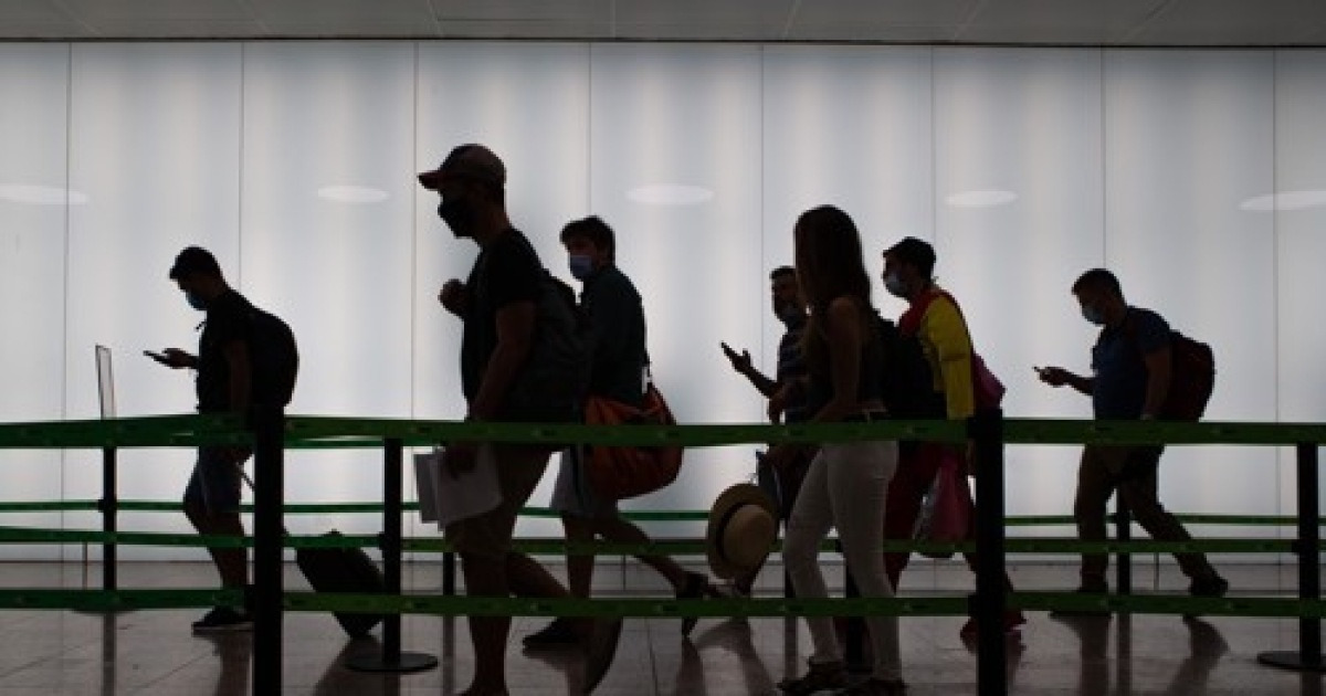 SPAIN PANDEMIC CORONAVIRUS COVID19 TRANSPORT BARCELONA AIRPORT