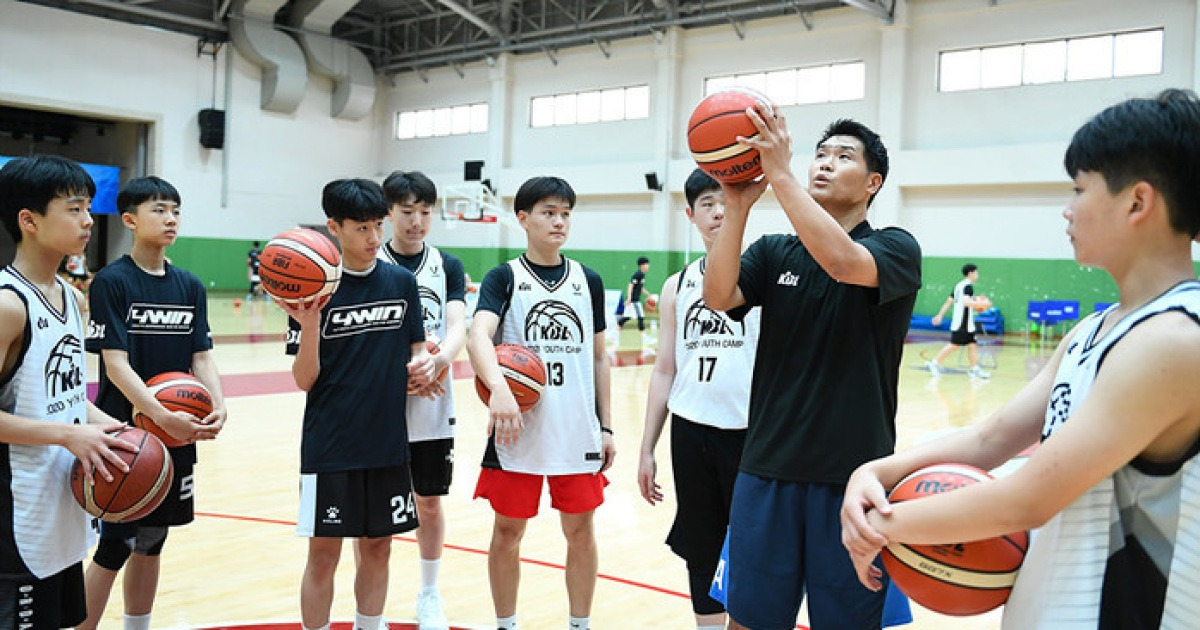 [Jb포토] 조상현 코치, 슛 자세 설명