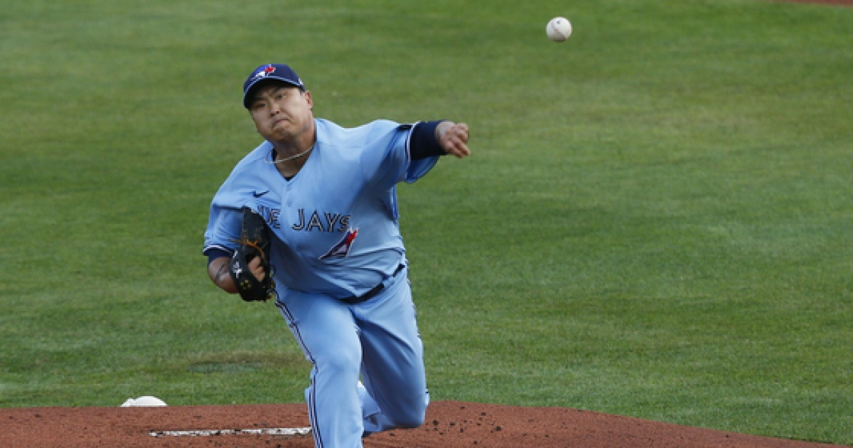 Blue Jays ace (and joker) Hyun-Jin Ryu makes himself at home in 'incredibly  clean' Toronto