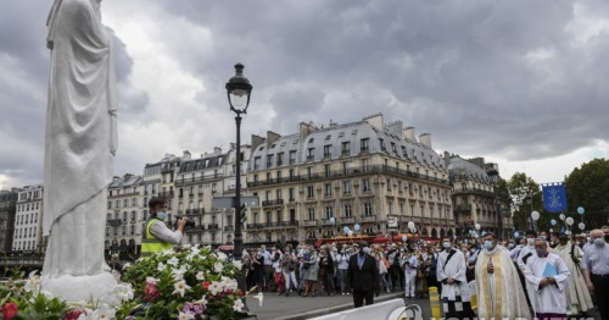 FRANCE RELIGION BELIEF